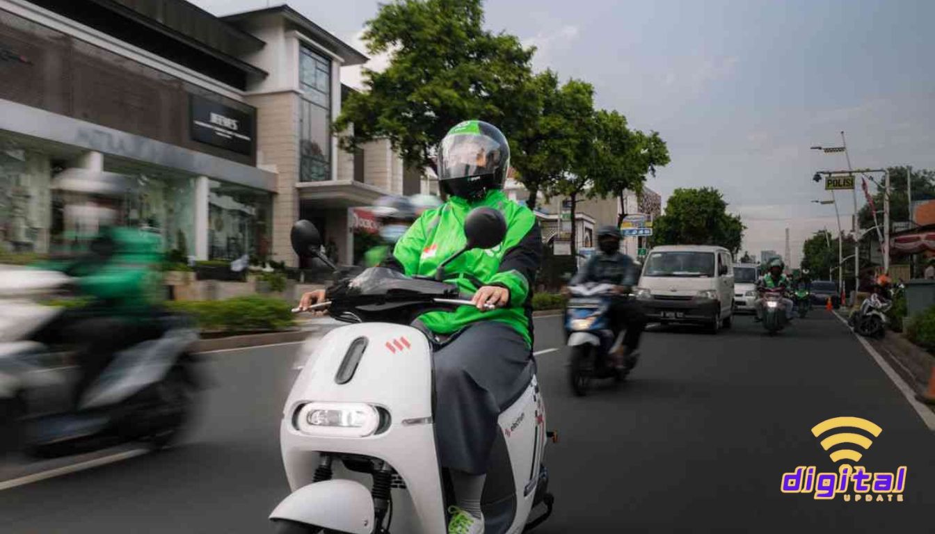 Revolusi Transportasi di Aplikasi Ojek Online Pengguna buka aplikasi ojek online